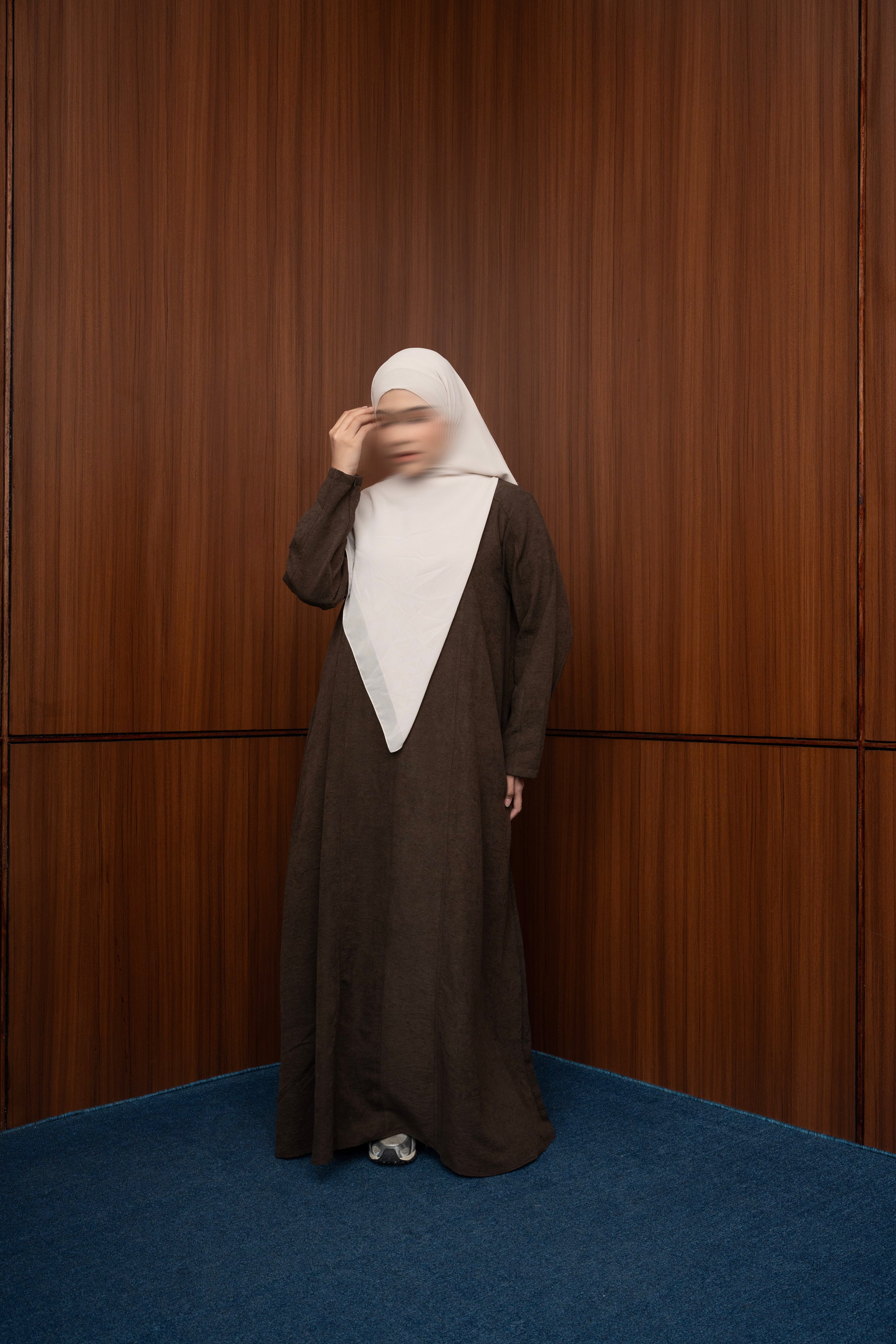 Quiet shape abaya