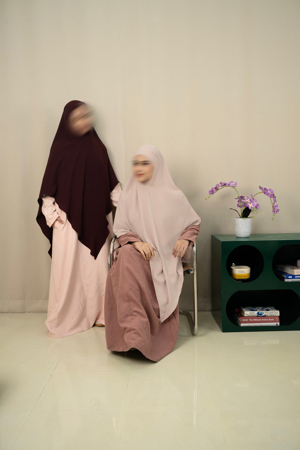 Quiet shape abaya