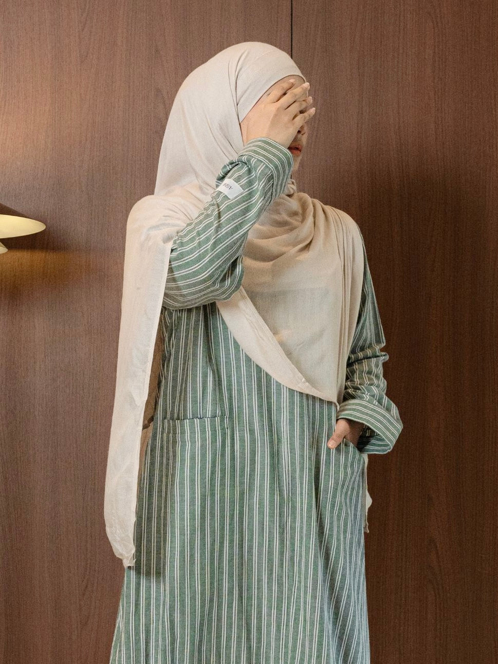Linea Poised Abaya