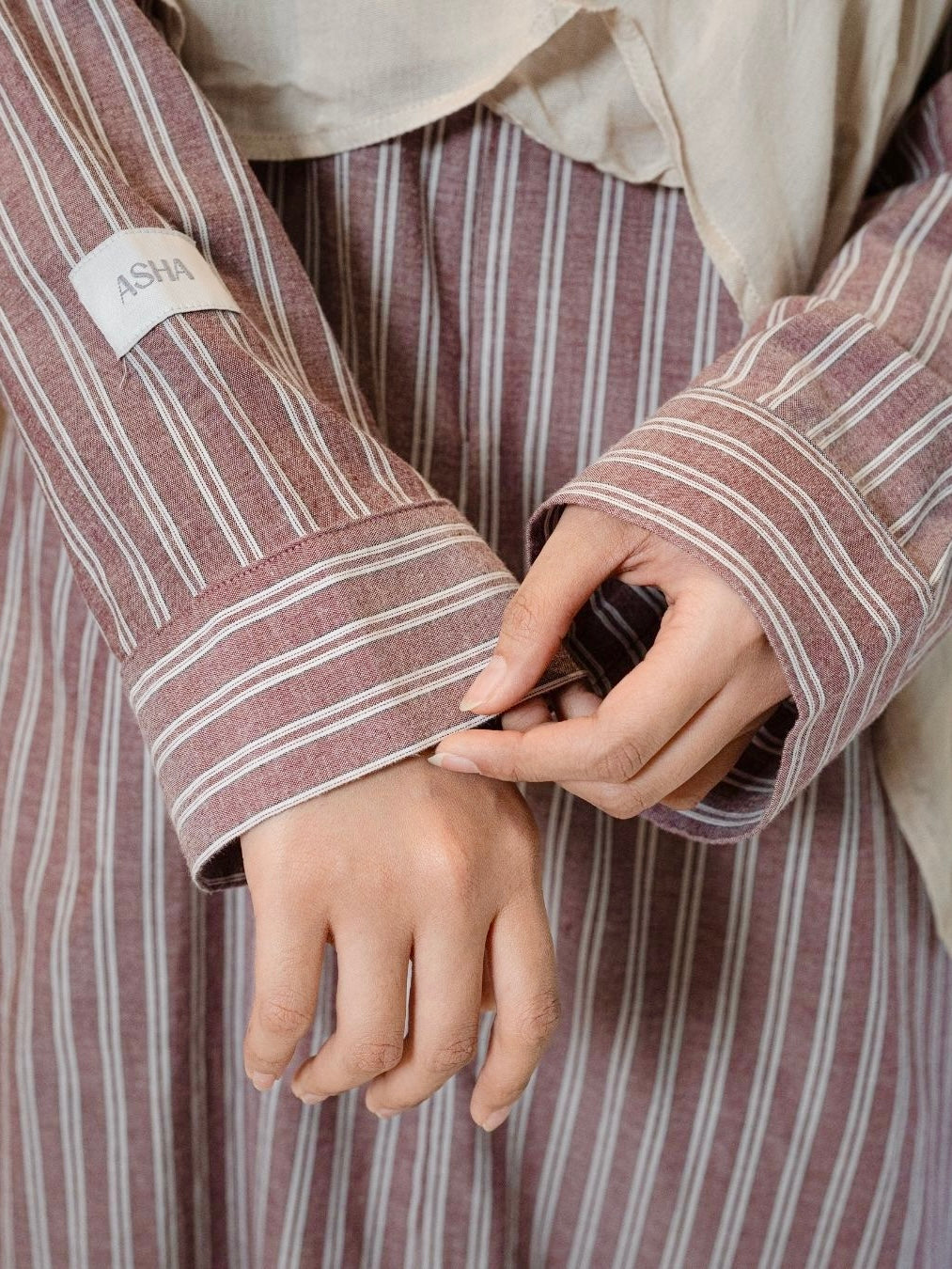 Linea Poised Abaya