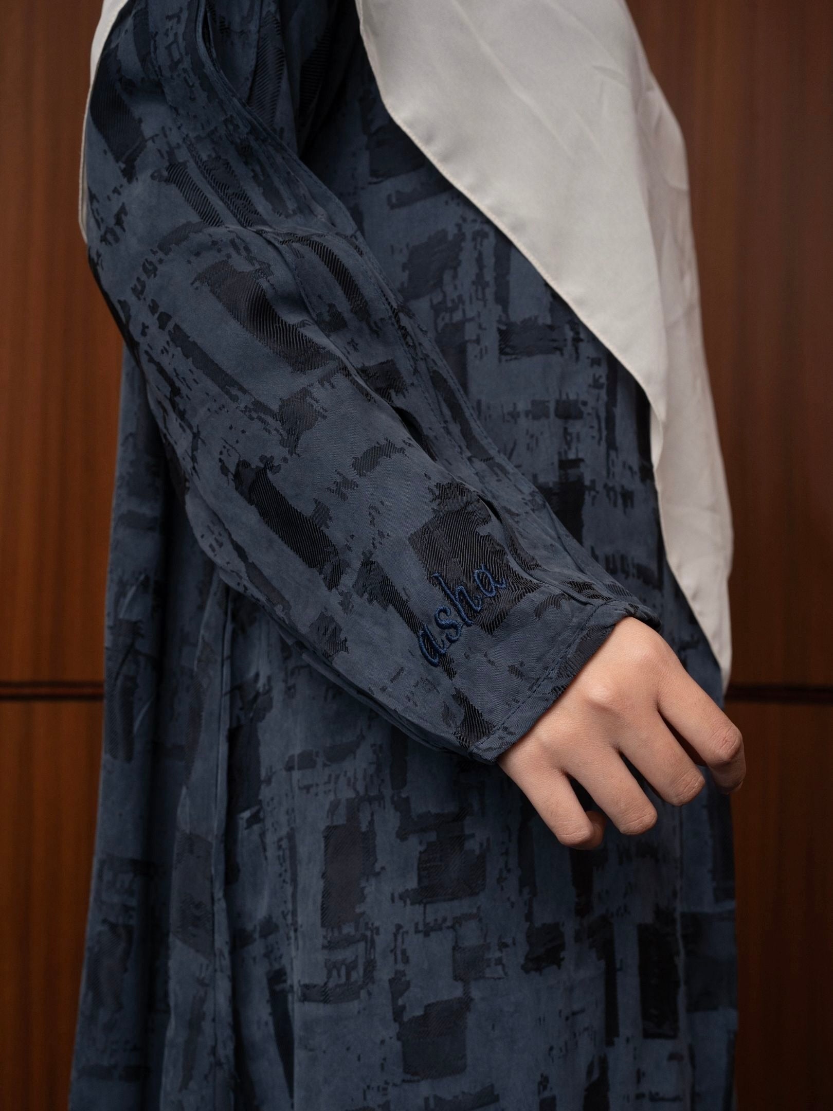Ivy cupro abaya (Exclusive series)