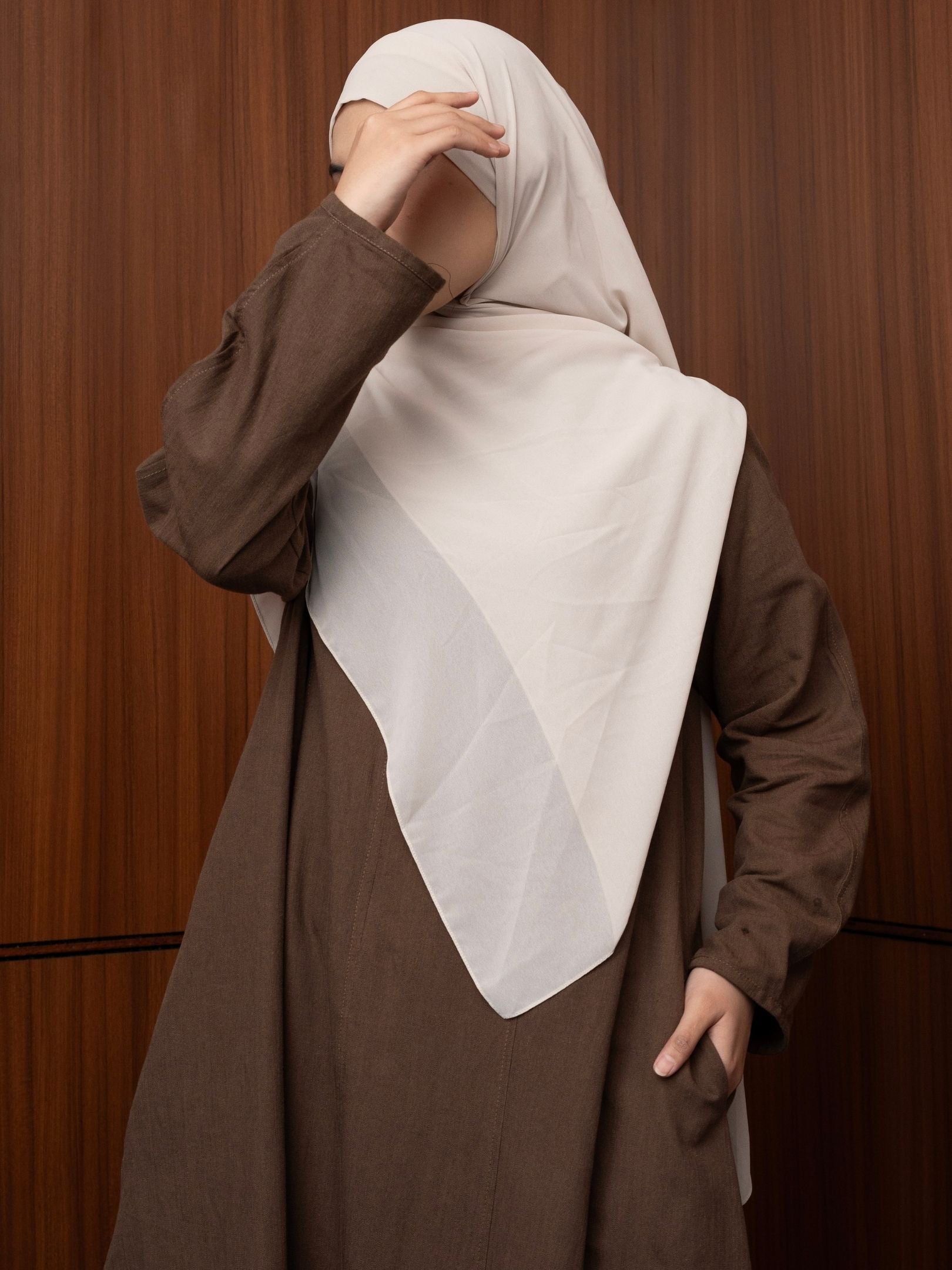 Repeat sleeve abaya