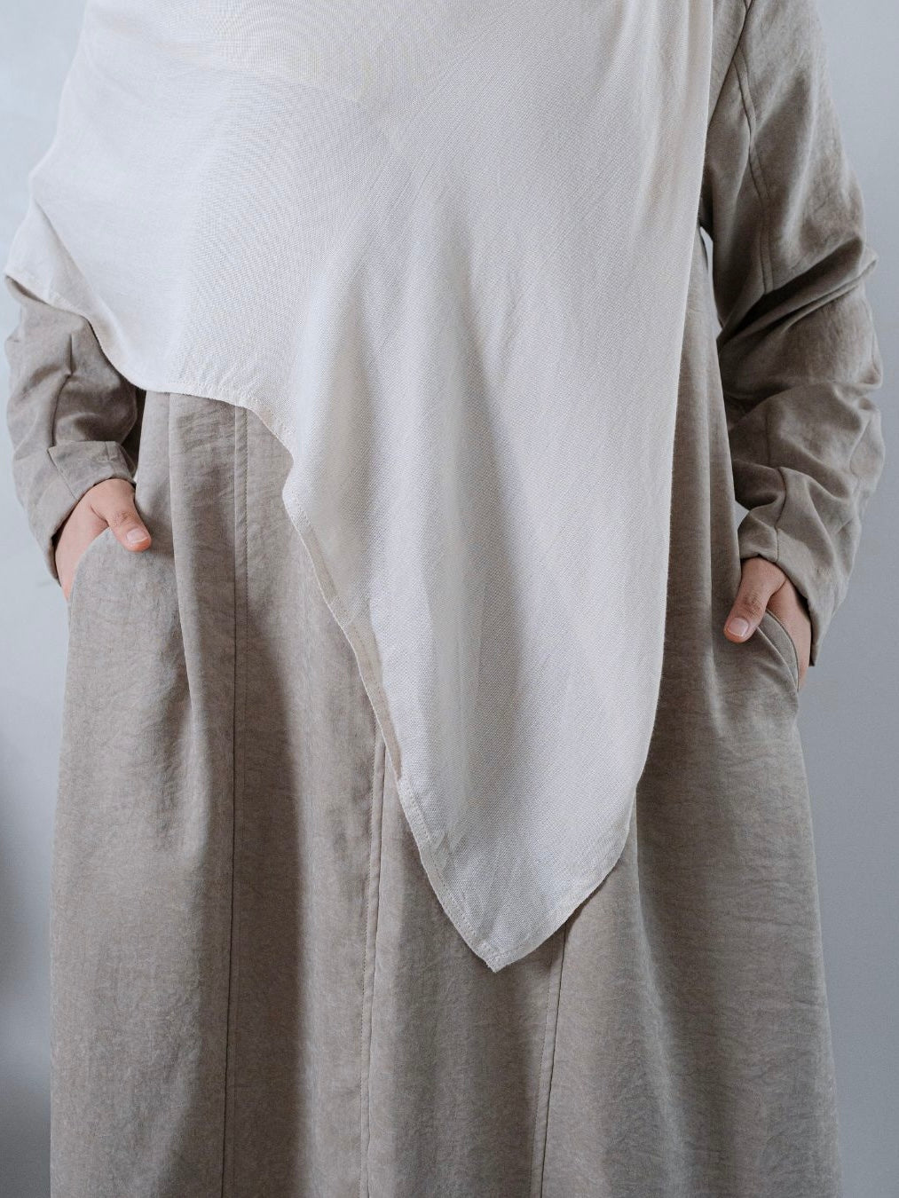 Quiet shape abaya