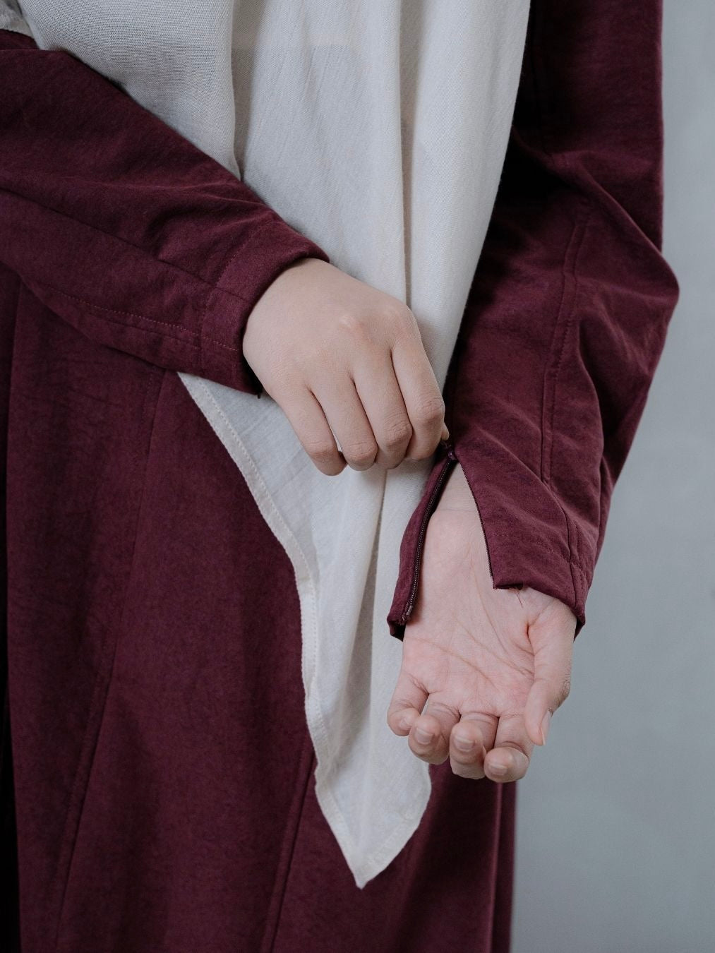 Quiet shape abaya